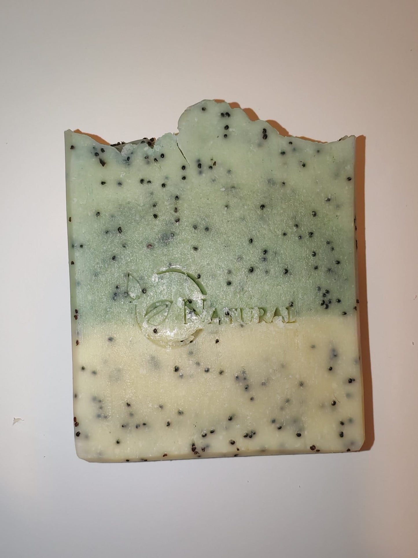 Jabón Artesanal Exfoliante – Menta & Semillas de Amapola